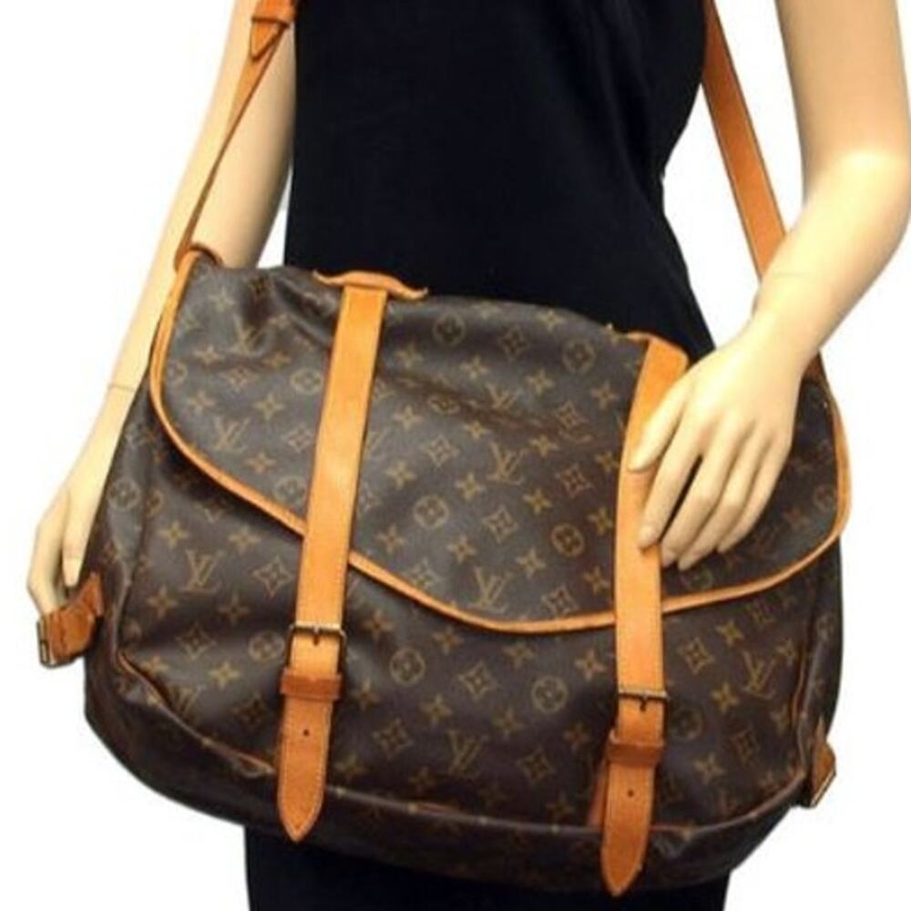 💎✨HOT BUY✨💎AUTH LV Saumur 43 Monogram Crossbody bag